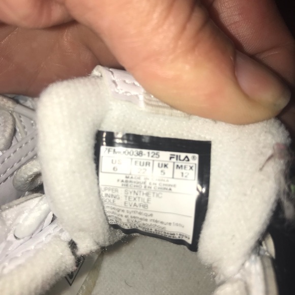 Toddler FILA Shoes SIZE 6 - Picture 6 of 8